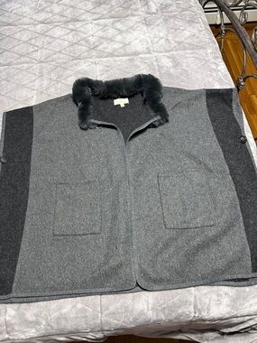 Pretty Persuasions Gray Wool-Blend Cape with Black Faux Fur Collar